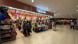 Lucky Plaza (D9), Retail #495670671